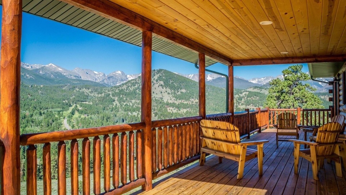Windcliff Estates House | Armstrong Log Cabin Vacation Home at Windcliff by RedAwning