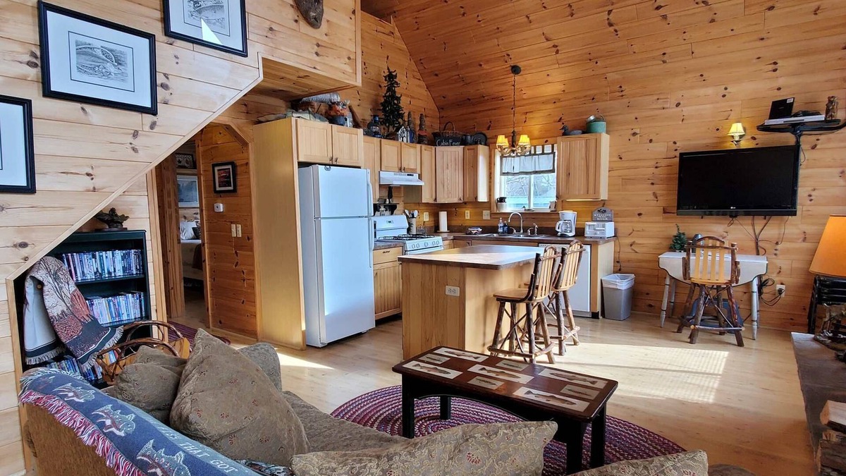Frederic House | Arnold's Riverside Retreat on the Manistee