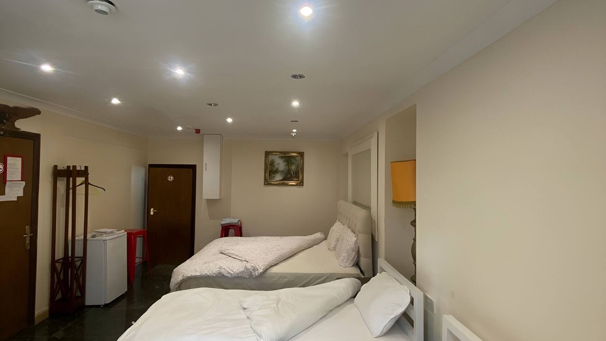 Ealing Common House | Aron Guest House