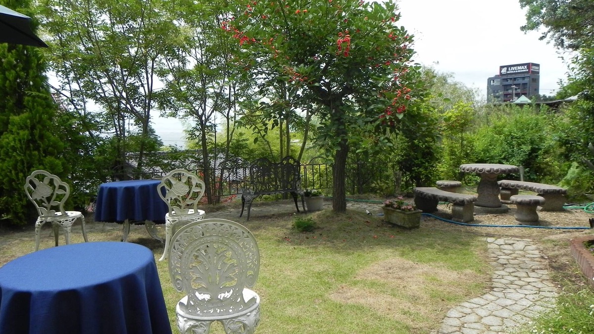 Hatsukaichi Villa | Around Miyajima! Completely private villa, limited to one pair per day. The garden is full of flowers and fruits!