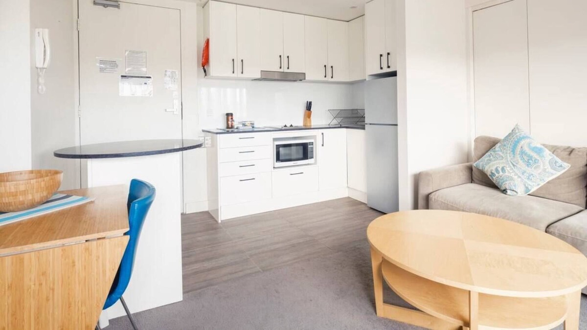 Robertsons Beach Apartment | Arrive to your next getaway in this retreat that is along the waterfront!