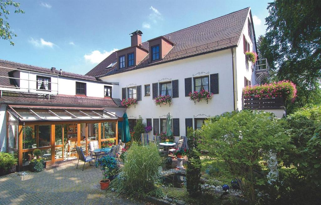 Obermenzing House | ARRIVEL Hotel am Bergson - bisher Hotel Neuner