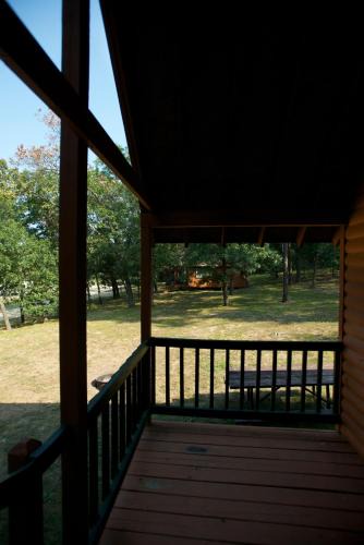 Marquette County Resort | Arrowhead Camping Resort Loft Cabin 22