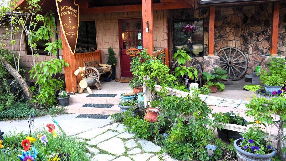 Zion National Park East Entrance Bed & Breakfast | Arrowhead Country Cabins