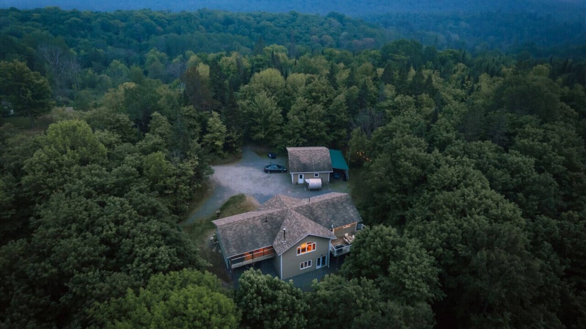 Perry Cottage | Arrowhead * Hiking * Hot Tub * Secluded * Sauna