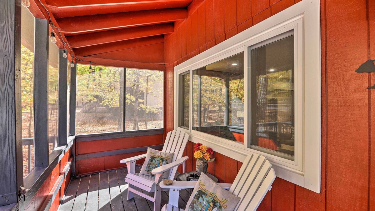 Thornhurst Cabin | Arrowhead Lake Amenities: Quaint Home w/Fireplace