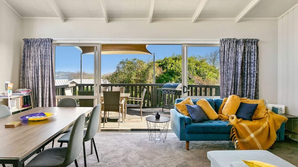 Waipahihi House | Arrowsmith · Mercy of Lake Taupo family friendly in the heart of Taupo