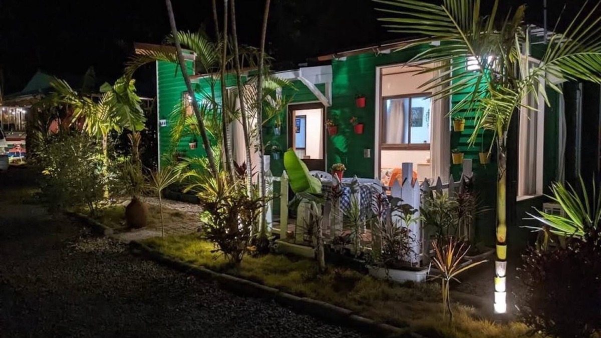 Tatsugo House | Art Bungalow Amami A bungalow filled with artist/Oshimagun Kagoshima