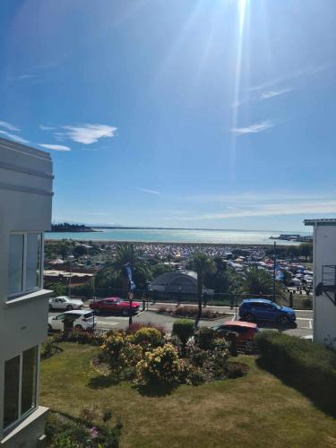 Timaru Central Apartment | Art Deco Beauty on The Bay Hill