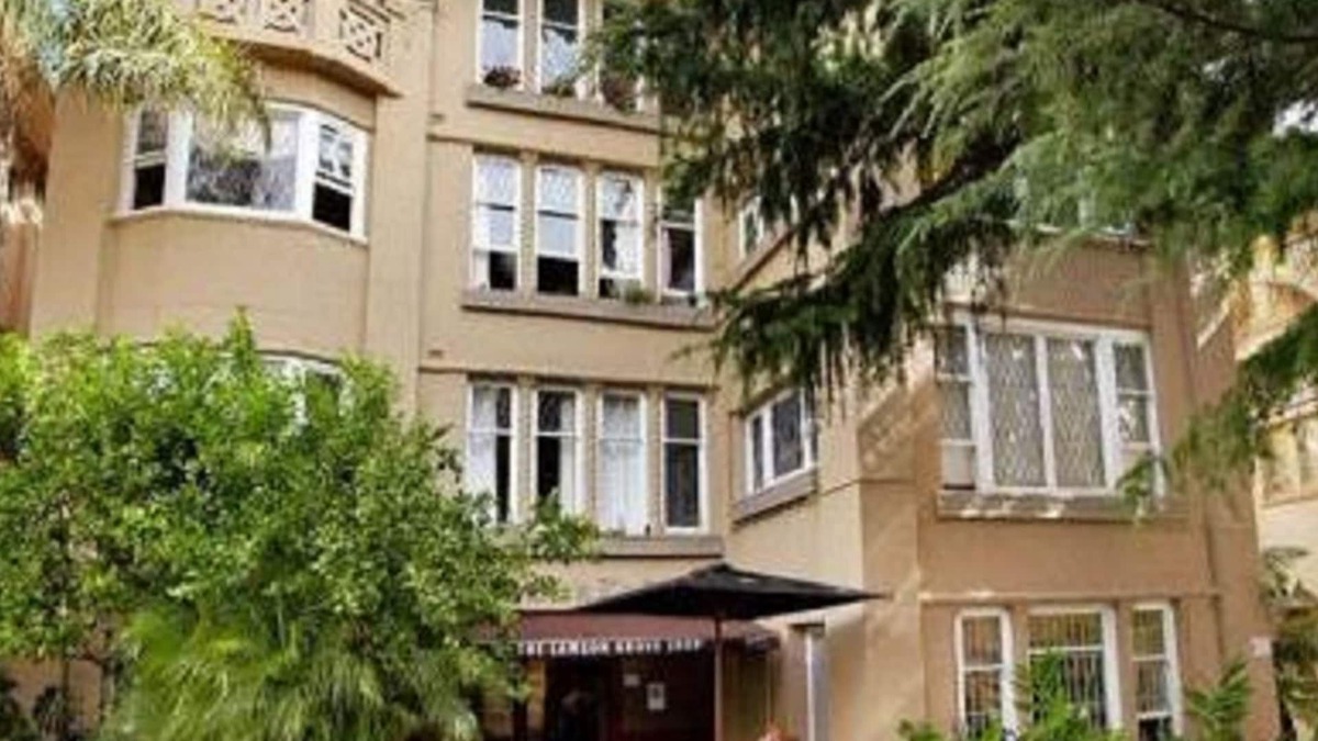 South Yarra Apartment | Art Deco Charm - Modern Day Touch