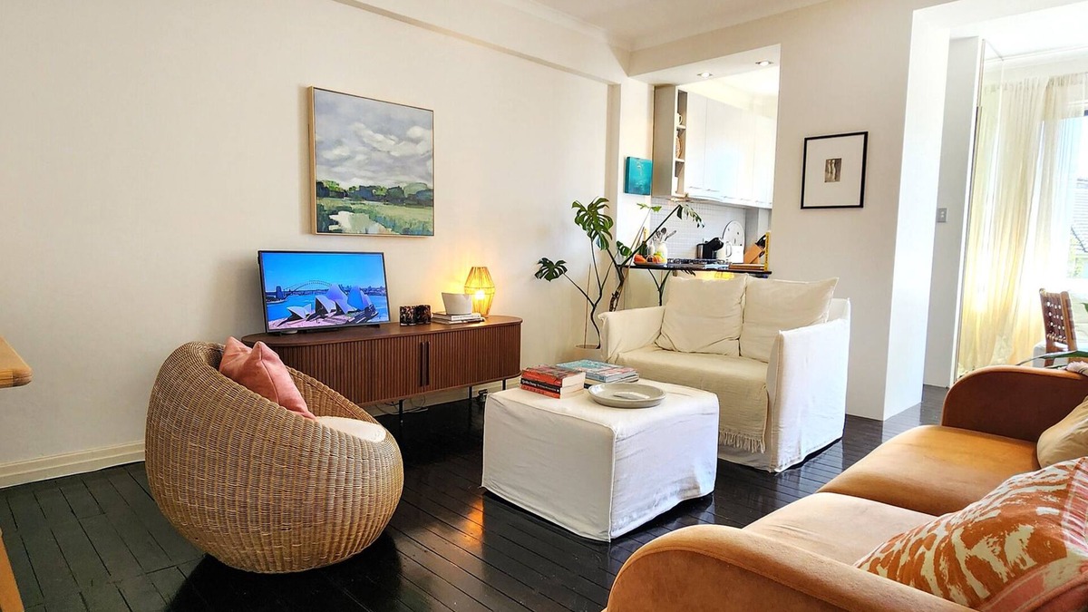 Kings Cross Apartment | Art Deco Haven in the Heart of Elizabeth Bay with outdoor pool