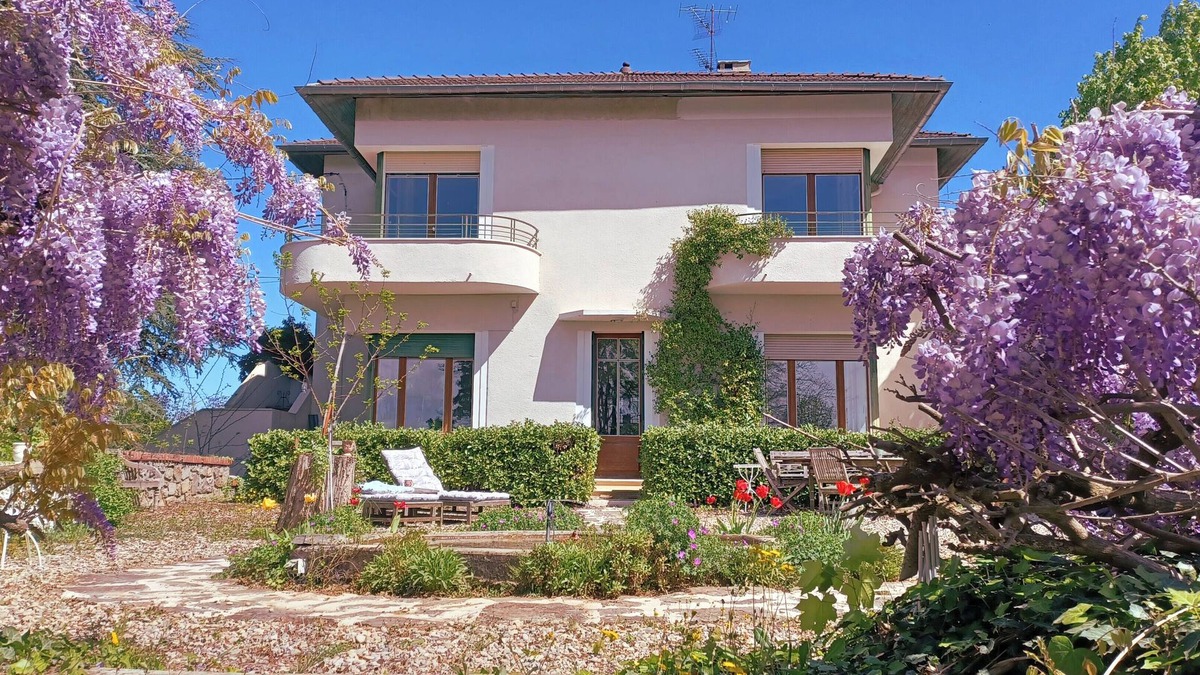 Crest House | Art Deco house with private park close to centre of Crest and river Drôme