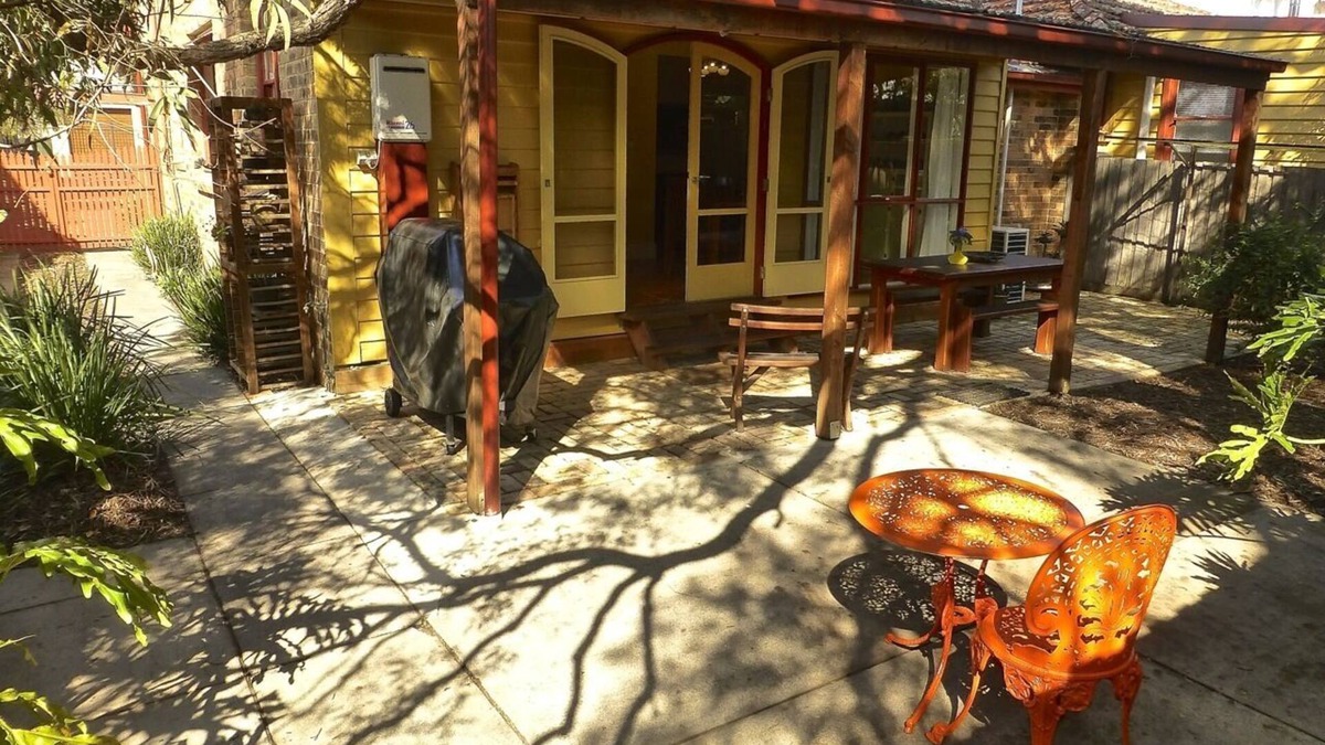 Gardenvale Cottage | Art Deco Inspired Country Style 2bdrm House, Single Level, Free Parking & Wifi