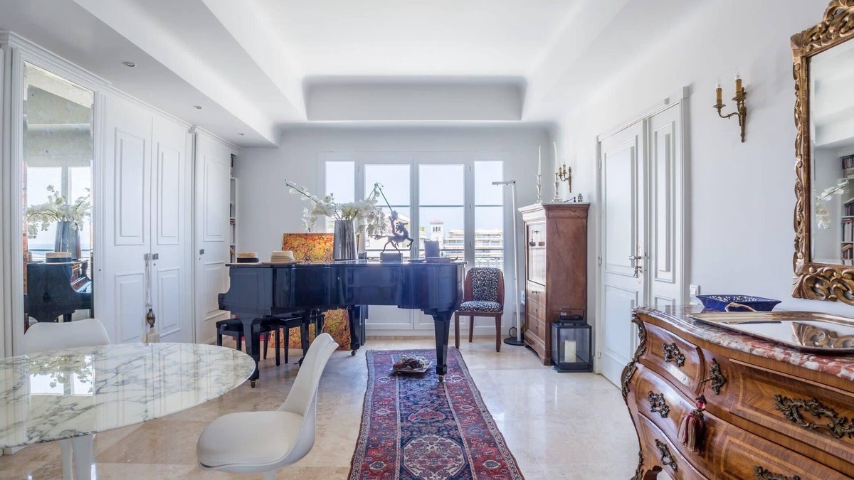 Cannes Apartment | Art Deco Luxury Apartment with Breath Taking View on Cannes Bay by Olidesi