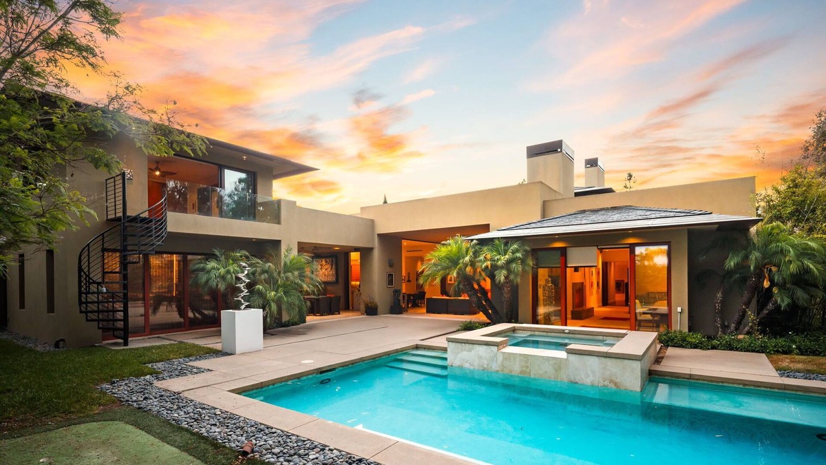 North City House | Art-Filled Luxury Escape - Roomy & Refined