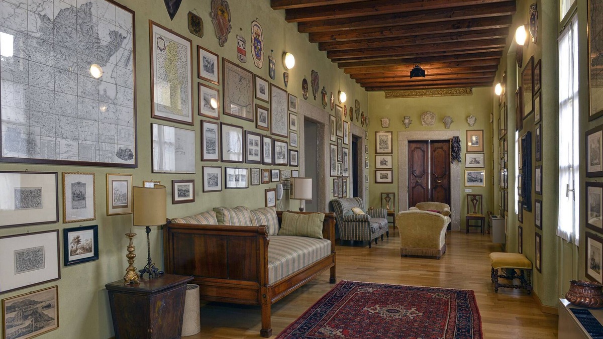 Brescia Antica Apartment | ART GALLERY APARTMENT IN CITY CENTER