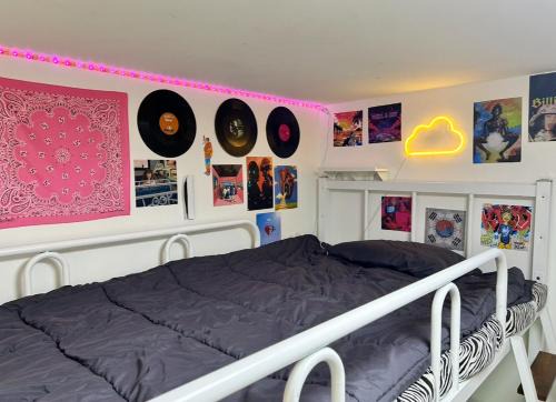 Yeonnam-dong Apartment | Art Guesthouse and Rooftop