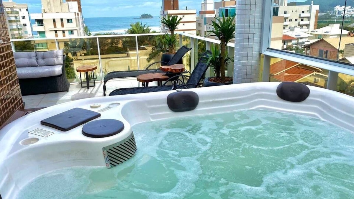 Governador Celso Ramos Apartment | Art Home penthouse, sea view cinema property with jacuzzi, 90 meters from the sea.