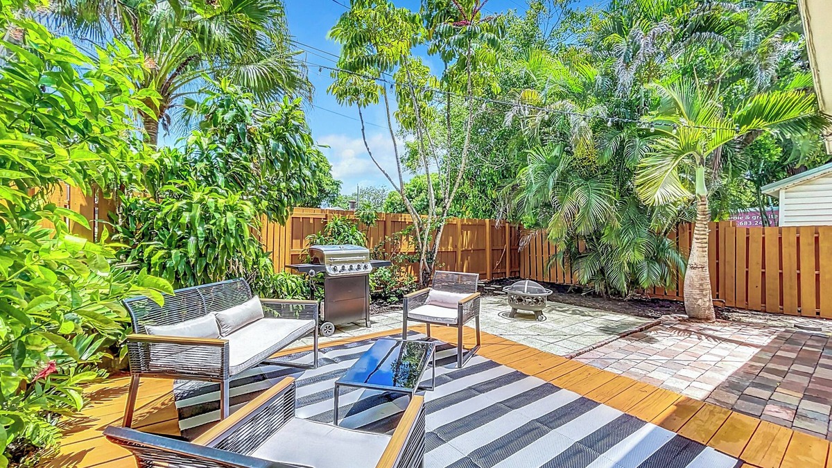 Central Oakland Park Villa | Art Loft: Wilton Manors Retreat