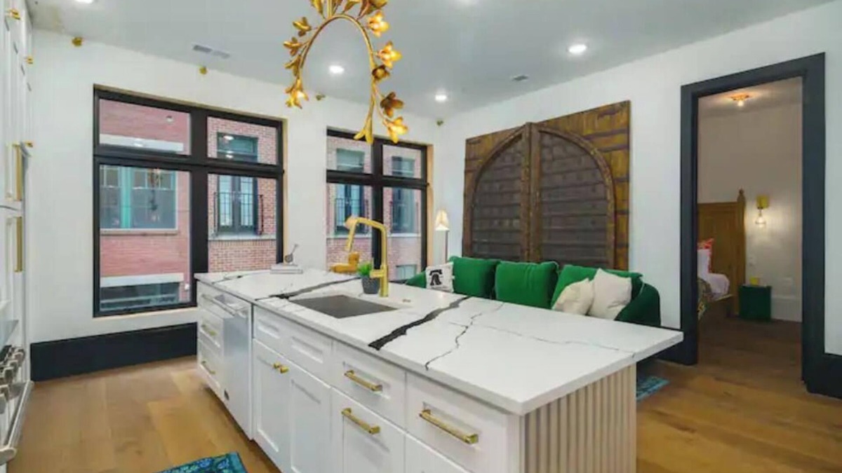 Fairmount Apartment | Art Museum Luxury One-Bedroom