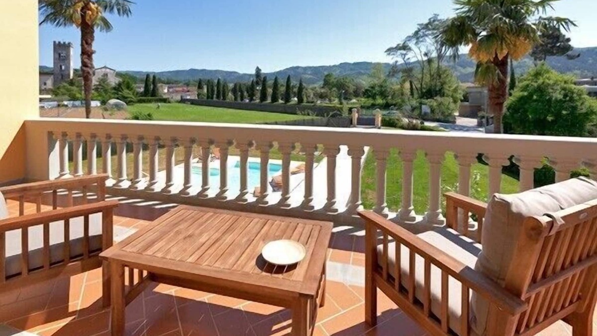 Camaiore Villa | Art nouveau villa, private pool, garden, few steps from the center.