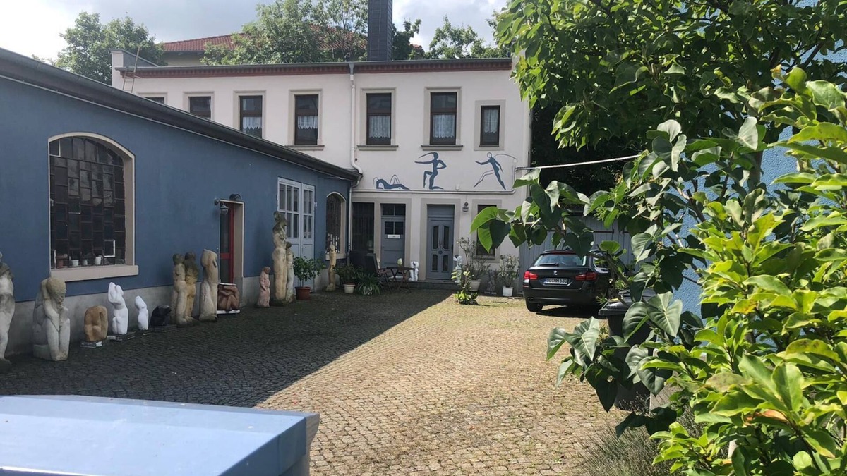 Mickten Apartment | Art oasis at the blue house with a separate entrance