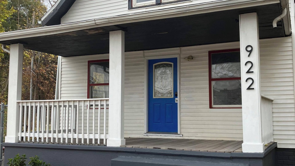 Cedar Rapids House | Art Pennington 4-bedroom house with WiFi in Cedar Rapids NewBo/Czech Village