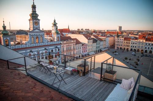 Ceske Budejovice Apartment | ART room with rooftop prosecco picnic or breakfast