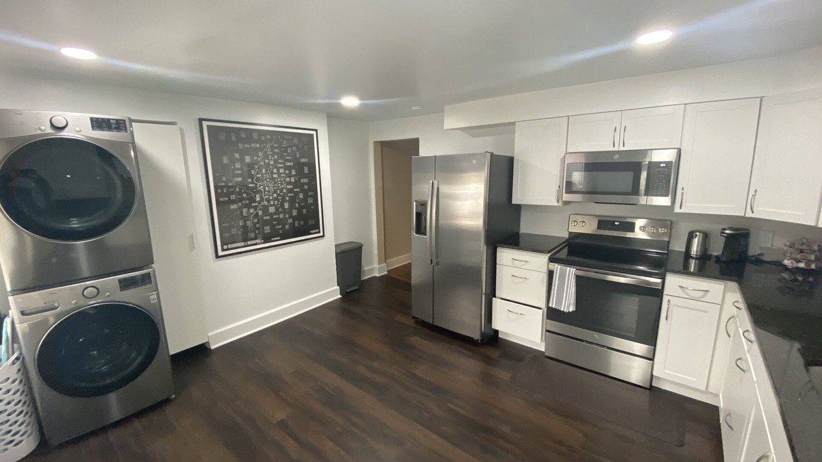 Windsor Park House | Art | Stainless | Hardwood | Granite | Walkable