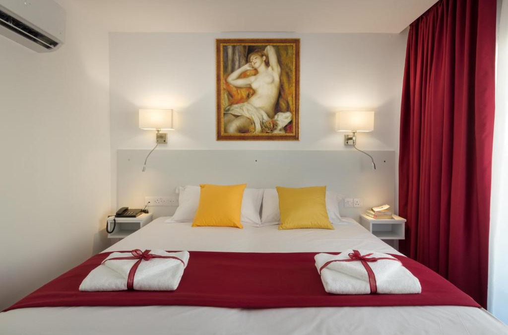 Larnaca City Centre Apartment | Art & Wine Boutique Hotel