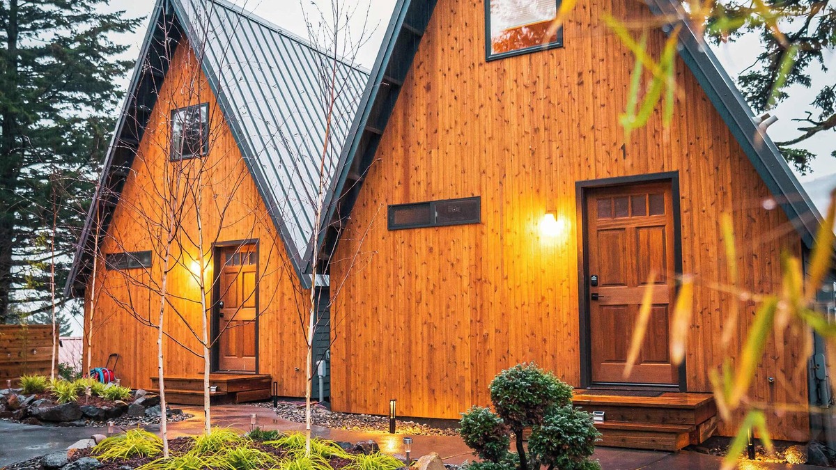 Stevenson Cabin | ArtBliss IV: River Views, Firepit & Soaking Tub
