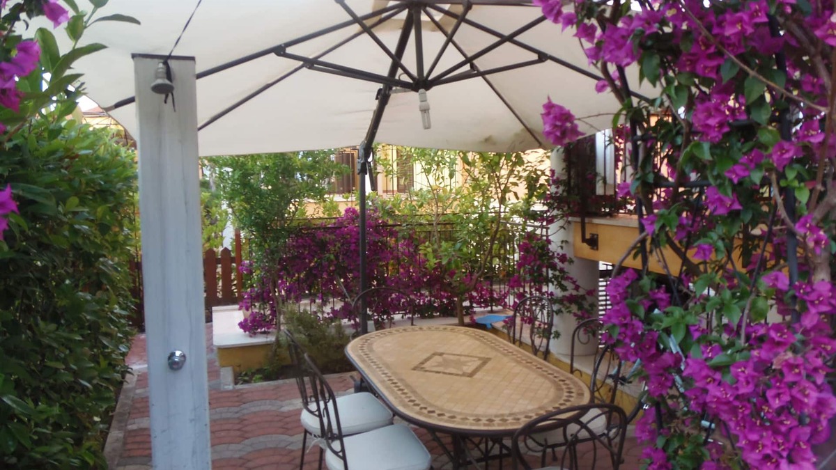Lido Condo | ARTEMIDE-Pretty villa with garden by the pool.
