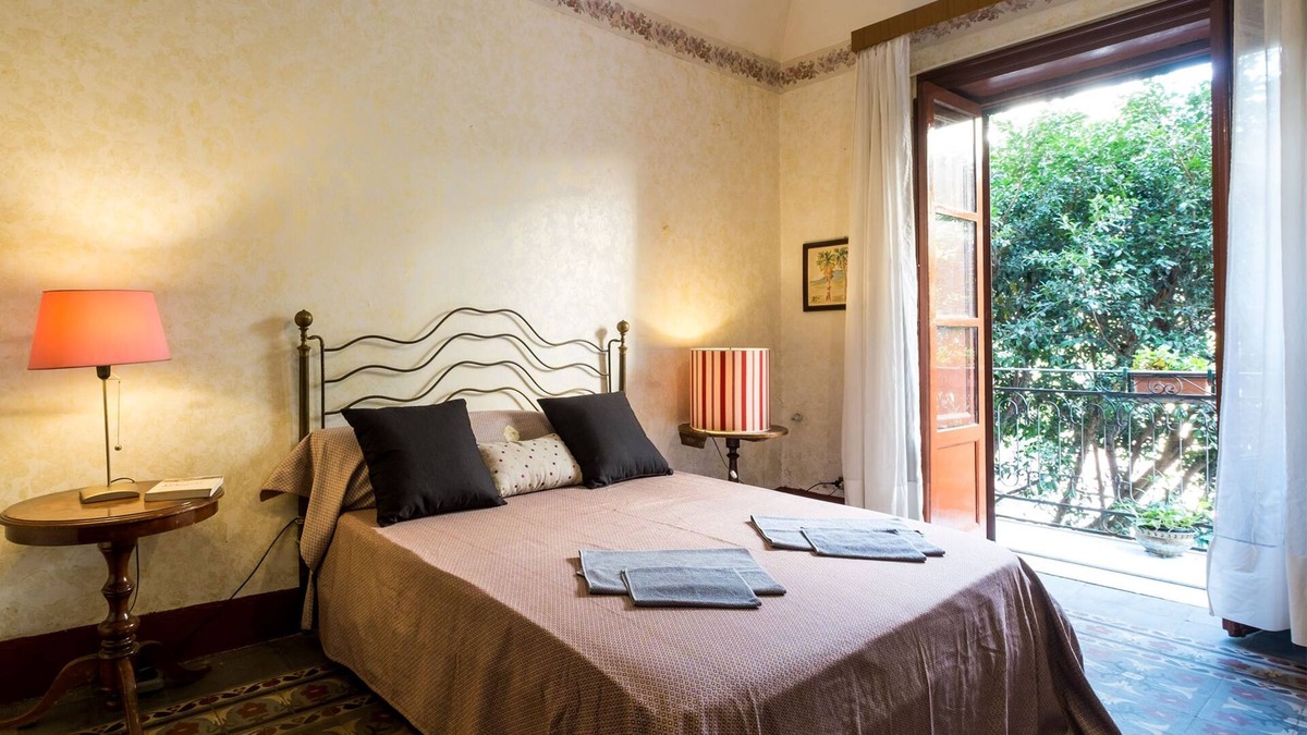 Borgo Vecchio Apartment | Artful home Palermo WiFi 90 square meters WI-FI