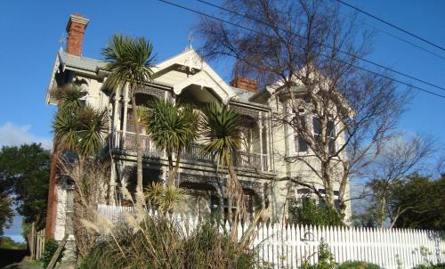 Port Chalmers Bed & Breakfast | Artica Art & Accommodation