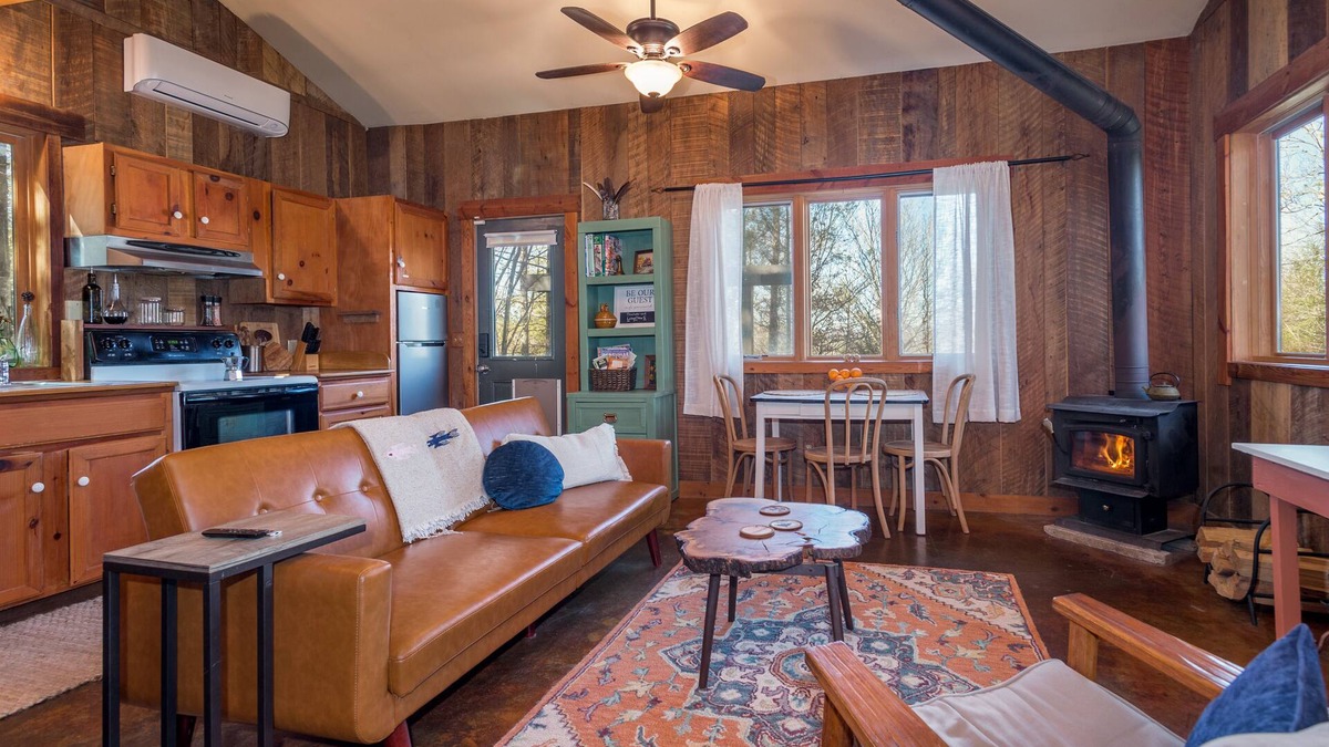 Marshall Cabin | Artisan Cabin Escape: Nature-Inspired Getaway