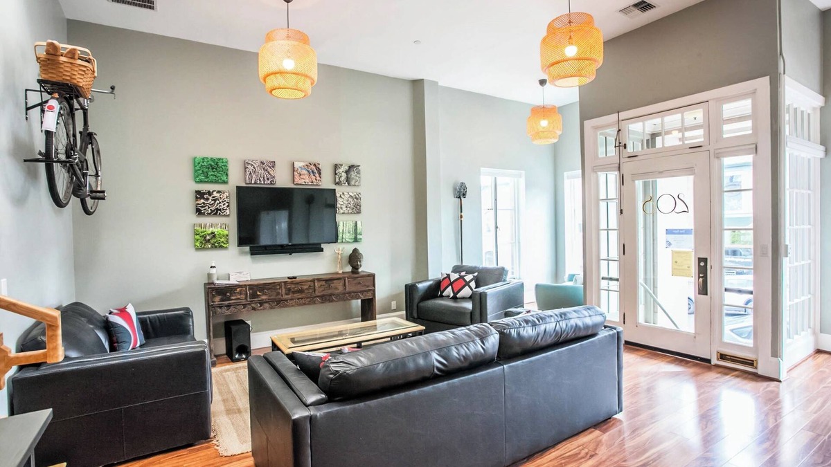Hood River Apartment | Artist Apartment - 2 Bedrooms, 2 Bathrooms - Historic Butler Bank Residence