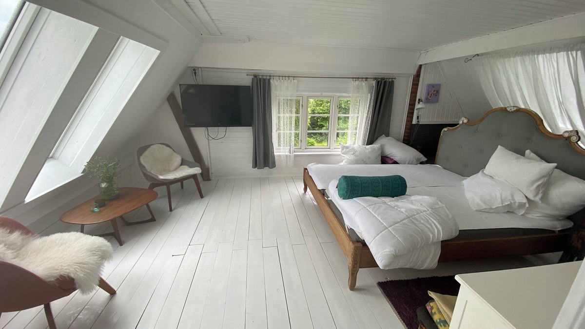 Stenderup Apartment | Artist Kate Villa Lilia - Living under the roof