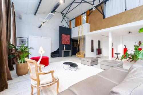 Montreuil Villa | Artist Loft Experience - 4 BR & Air Conditioning