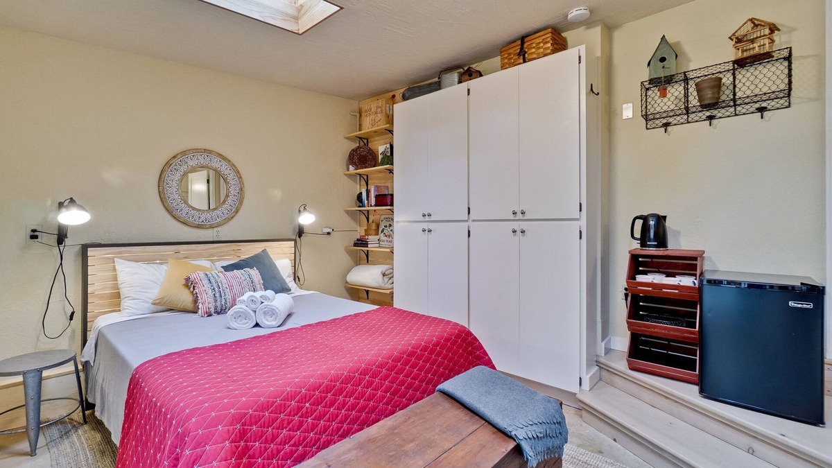 Monte Sereno Apartment | Artist Quarters in Los Gatos