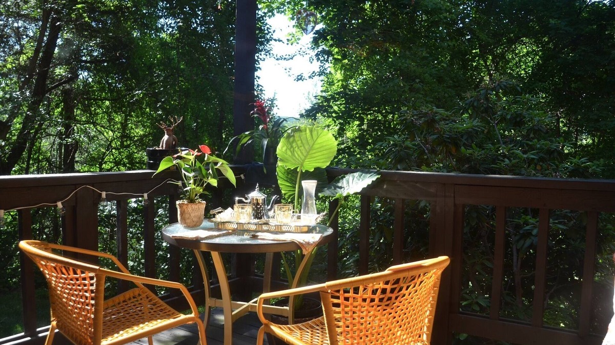 Vernon Condo | Artist Retreat 2min Walk-Mineral Spa*Golf*SkiLift