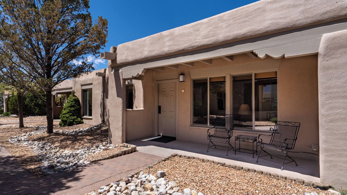 Northeast Santa Fe House | Artist Road