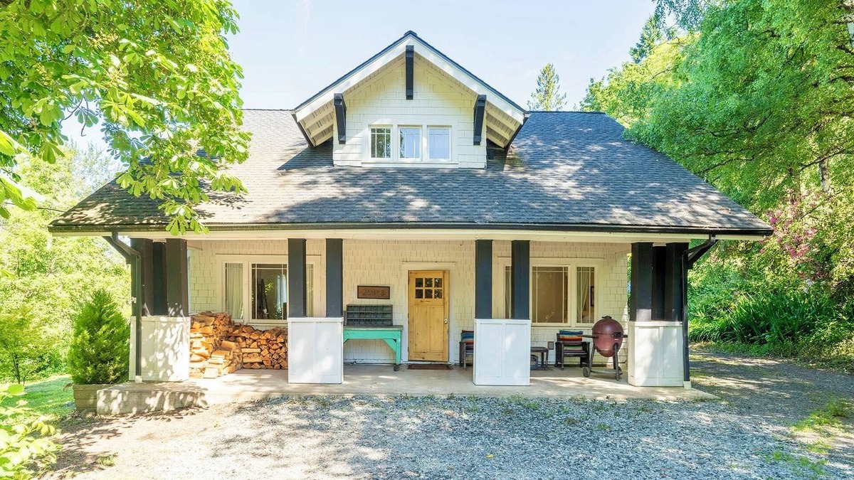 Duvall House | Artist's farm house children loft m/s Redmond, Seattle