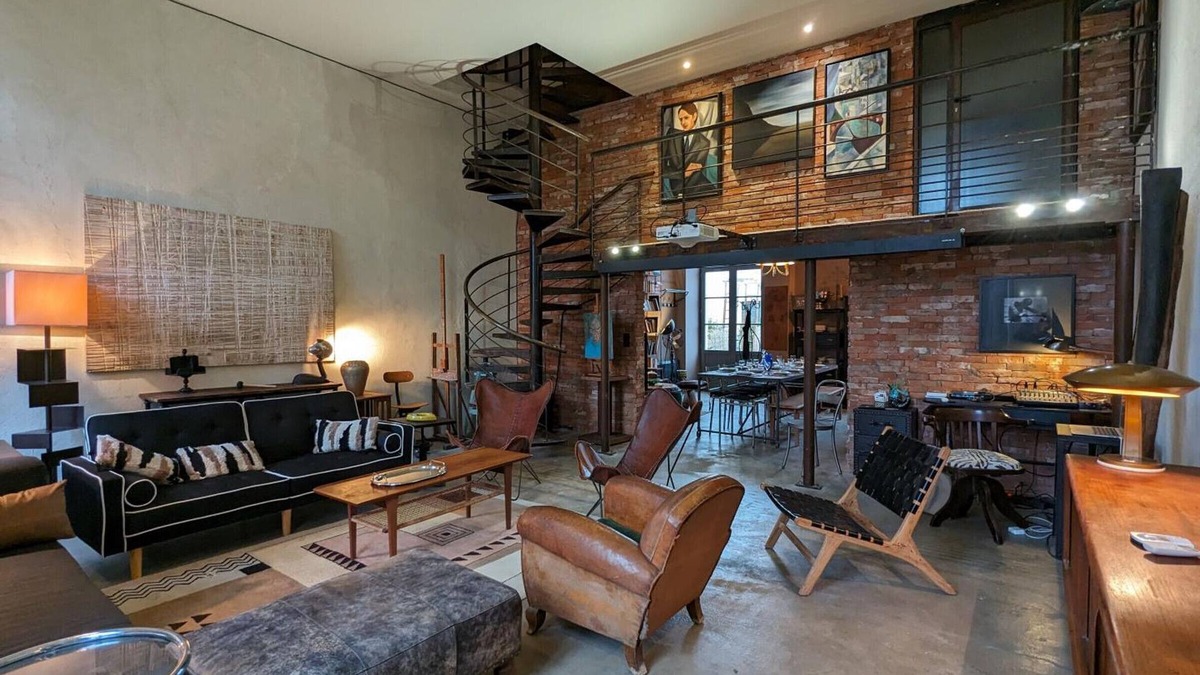 Angouleme Cottage | Artist's Loft with Home Cinema, Yoga Room, and Private Courtyard - Sleeps 10