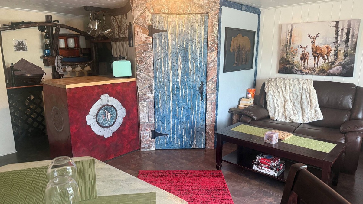 Greenville Apartment | Artist's Retreat! 1-bedroom apartment with WiFi, AC in quaint Greenville