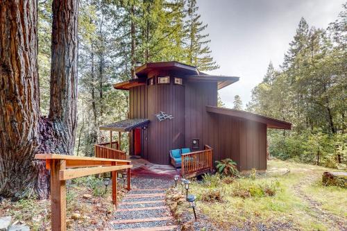 Timber Cove House | Artist's Retreat