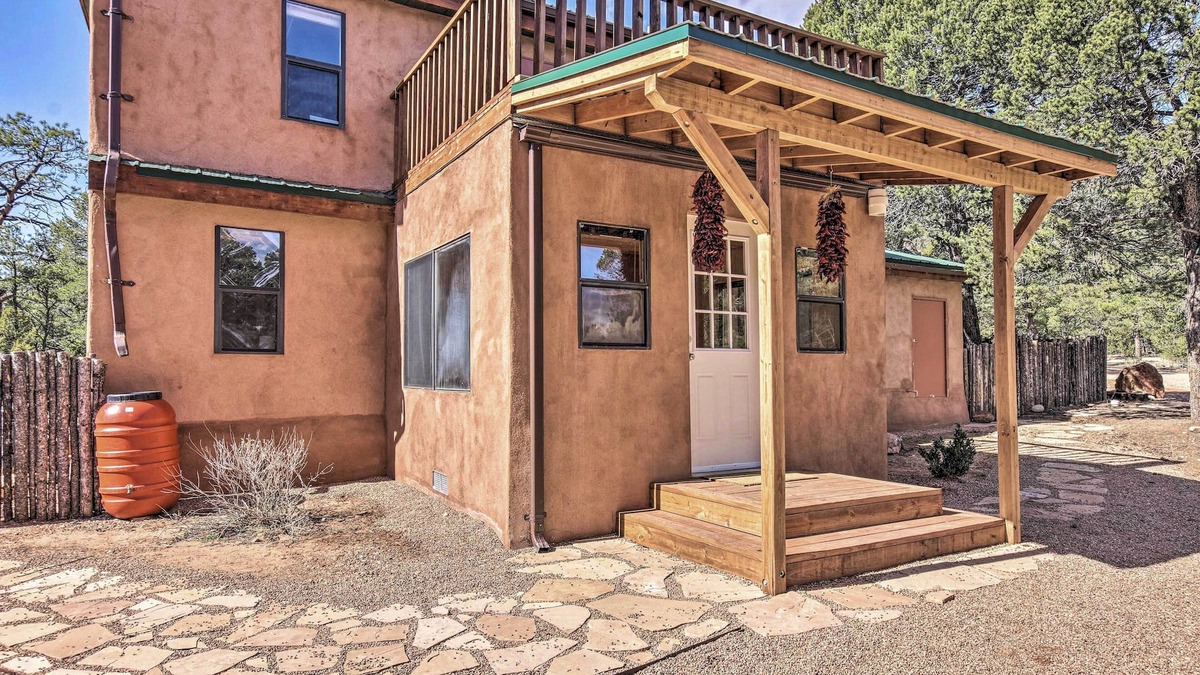 Rowe Cabin | Artist's Retreat w/Pecos National Park Views!