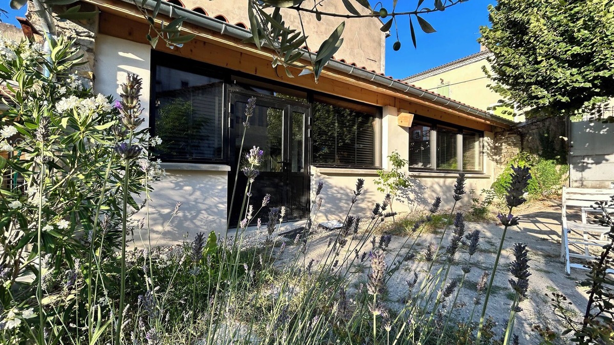 Villeneuve-de-Berg House | Artist's studio - Cosy cocoon for 2 with small garden in town center