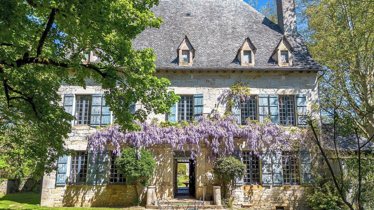 Foissac House | Artist Studio Gite in Charming Barn, at Chateau Mas de Pradie, Foissac.