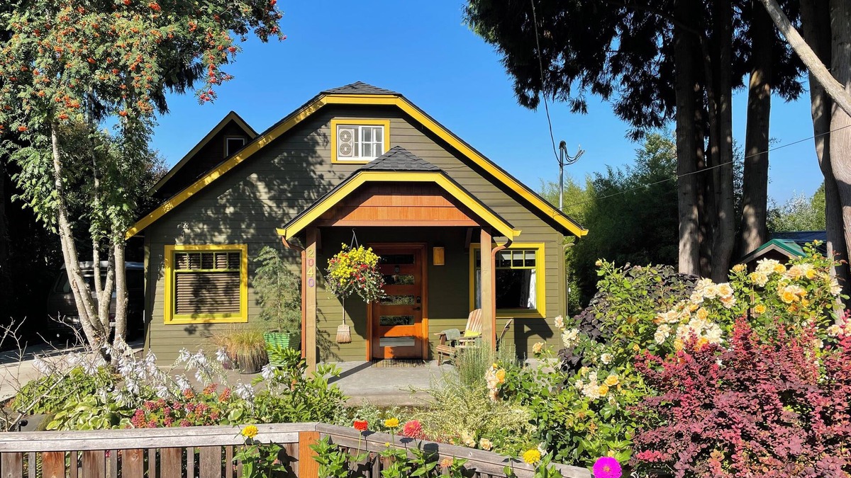 Corvallis Cottage | Artist/Writer retreat- fab breakfast!