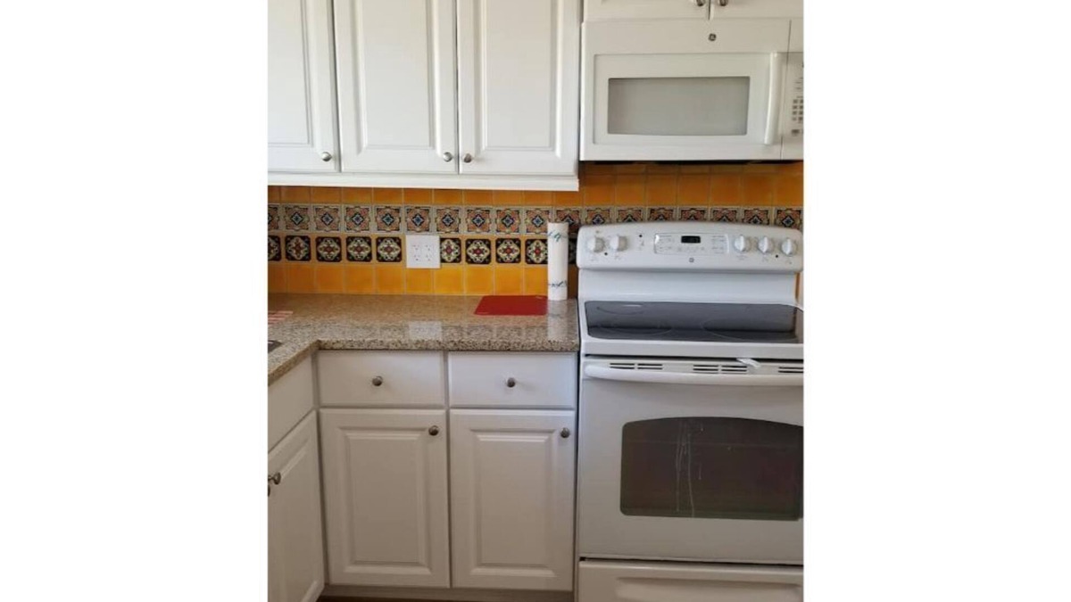 Nob Hill House | Artistic 1-BR House with 1-QN Bed & 1-Sofa Bed